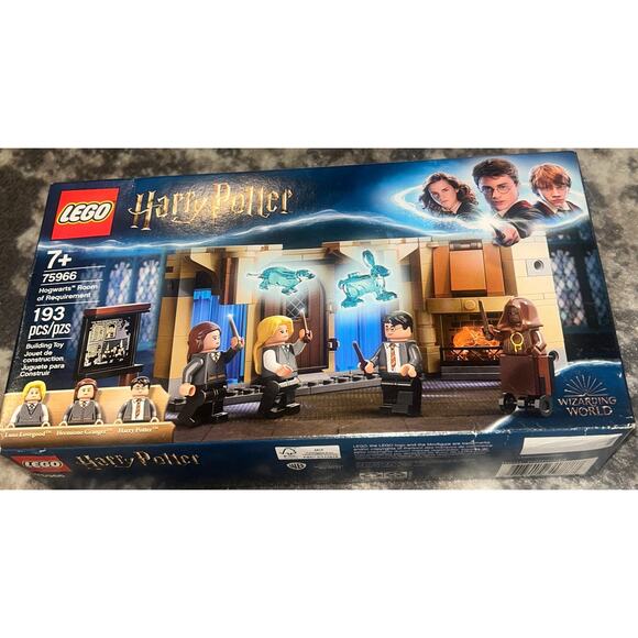 LEGO Harry Potter-Hogwarts Room of Requirement Building Set (NWT)